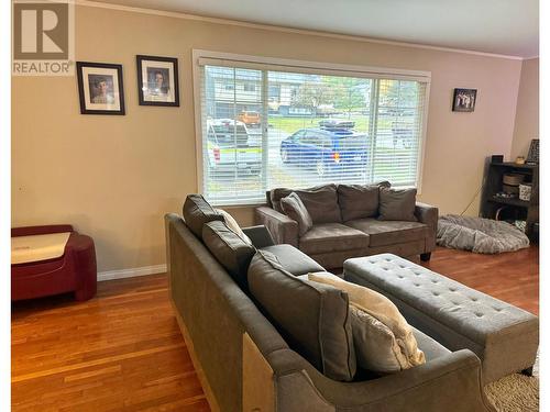 2611 Alpine Drive, Elkford, BC - Indoor Photo Showing Living Room