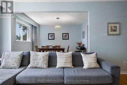 19 Terryellen Crescent, Toronto, ON - Indoor Photo Showing Living Room