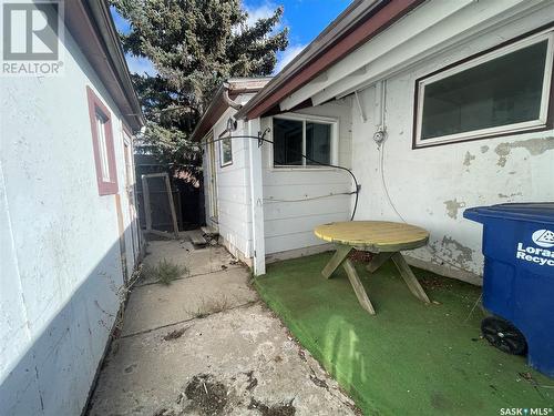 218 3Rd Avenue W, Kindersley, SK - Outdoor