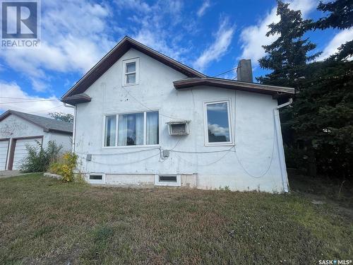 218 3Rd Avenue W, Kindersley, SK - Outdoor