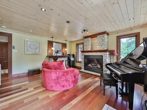 Salon - 11 Ch. Coutu, Saint-Donat, QC - Indoor Photo Showing Living Room With Fireplace