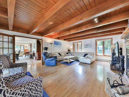 Salle familiale - 11 Ch. Coutu, Saint-Donat, QC - Indoor Photo Showing Living Room