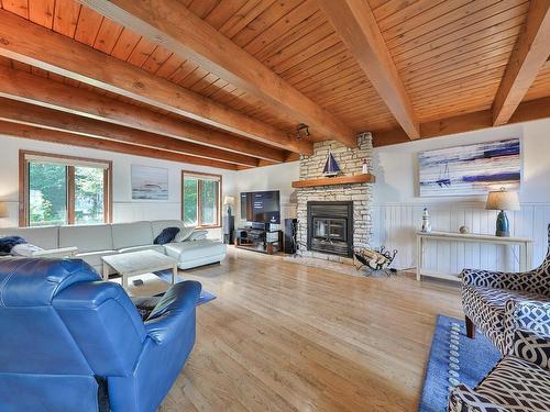 Salle familiale - 11 Ch. Coutu, Saint-Donat, QC - Indoor Photo Showing Living Room With Fireplace