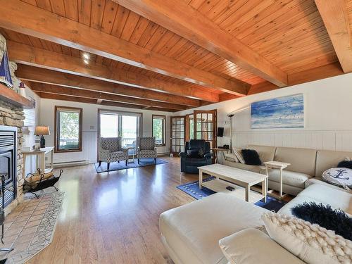 Salle familiale - 11 Ch. Coutu, Saint-Donat, QC - Indoor Photo Showing Other Room With Fireplace