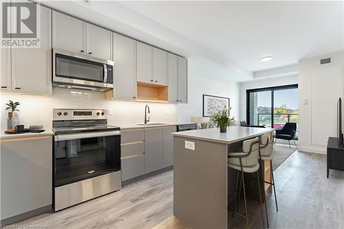 3120 Regional Road 56 Unit# 129, Binbrook, ON - Indoor Photo Showing Kitchen With Upgraded Kitchen