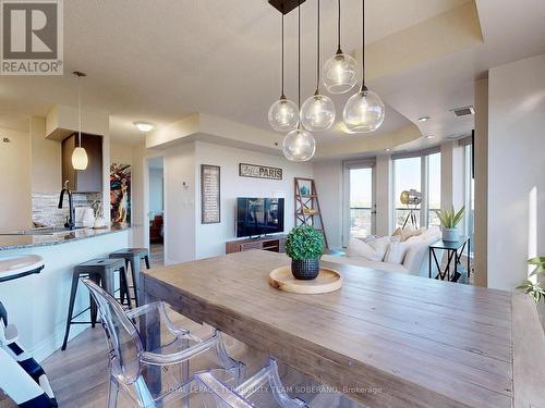 707 - 760 Sheppard Avenue W, Toronto, ON - Indoor Photo Showing Dining Room