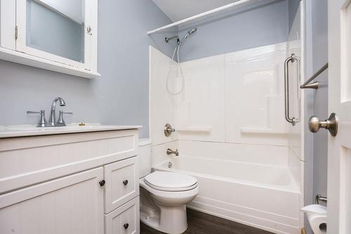 28 Code Street, Winnipeg, MB - Indoor Photo Showing Bathroom