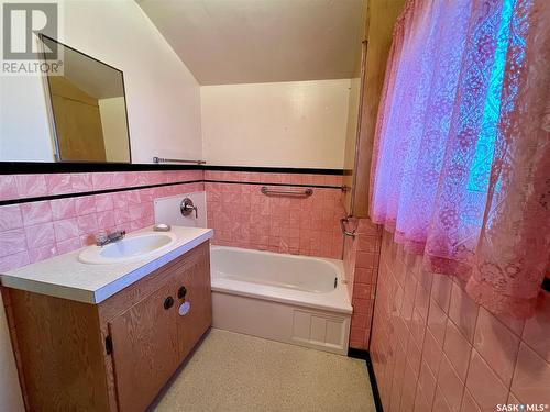 308 Main Street, Hodgeville, SK - Indoor Photo Showing Bathroom