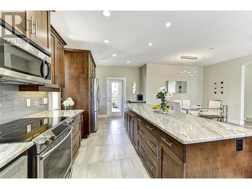 2587 Tallus Ridge Drive, West Kelowna, BC - Indoor Photo Showing Kitchen With Upgraded Kitchen