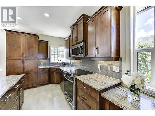 2587 Tallus Ridge Drive, West Kelowna, BC - Indoor Photo Showing Kitchen With Upgraded Kitchen