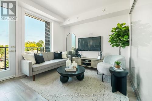 23 - 1455 O'Connor Drive, Toronto, ON - Indoor Photo Showing Living Room