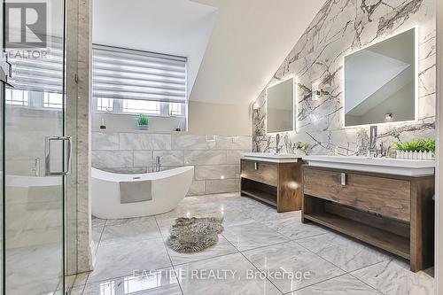 11 Gatcombe Circle, Richmond Hill, ON - Indoor Photo Showing Bathroom