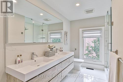 11 Gatcombe Circle, Richmond Hill, ON - Indoor Photo Showing Bathroom