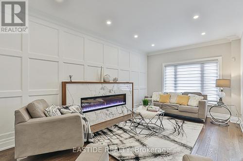 11 Gatcombe Circle, Richmond Hill, ON - Indoor Photo Showing Living Room With Fireplace