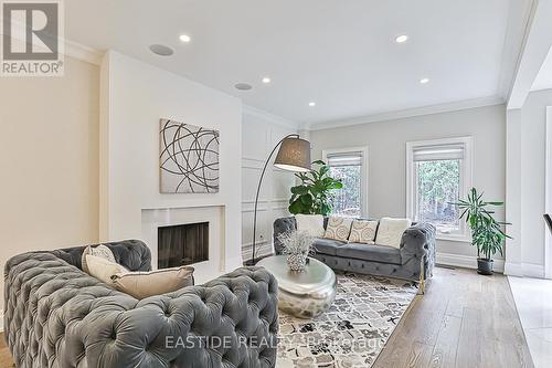 11 Gatcombe Circle, Richmond Hill, ON - Indoor Photo Showing Living Room With Fireplace