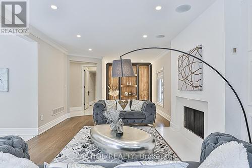 11 Gatcombe Circle, Richmond Hill, ON - Indoor Photo Showing Living Room With Fireplace