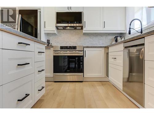 3275 Mciver Road, West Kelowna, BC - Indoor Photo Showing Kitchen With Upgraded Kitchen