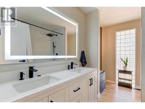 3275 Mciver Road, West Kelowna, BC - Indoor Photo Showing Bathroom