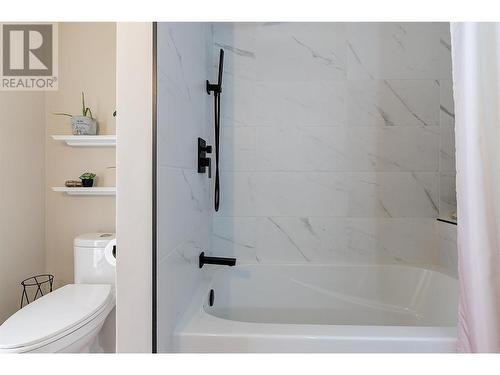 3275 Mciver Road, West Kelowna, BC - Indoor Photo Showing Bathroom