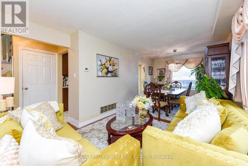 7 Muskoka Street E, Brampton, ON - Indoor Photo Showing Living Room