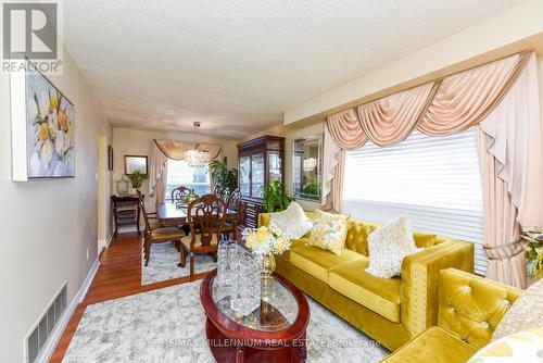 7 Muskoka Street E, Brampton, ON - Indoor Photo Showing Living Room