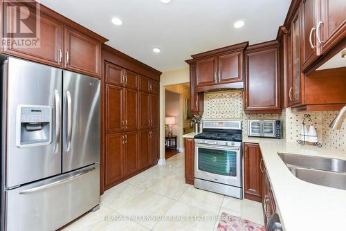 7 Muskoka Street E, Brampton, ON - Indoor Photo Showing Kitchen With Double Sink