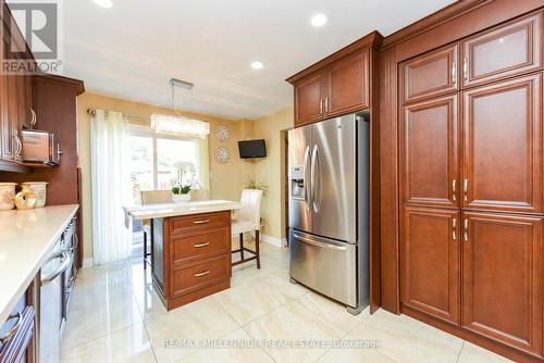 7 Muskoka Street E, Brampton, ON - Indoor Photo Showing Kitchen