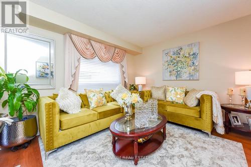 7 Muskoka Street E, Brampton, ON - Indoor Photo Showing Living Room