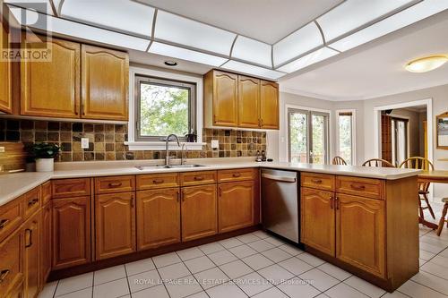 391 March Crescent, Oakville, ON - Indoor Photo Showing Kitchen With Double Sink