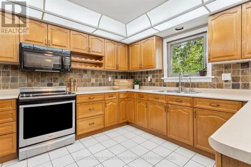 391 March Crescent, Oakville, ON - Indoor Photo Showing Kitchen With Double Sink