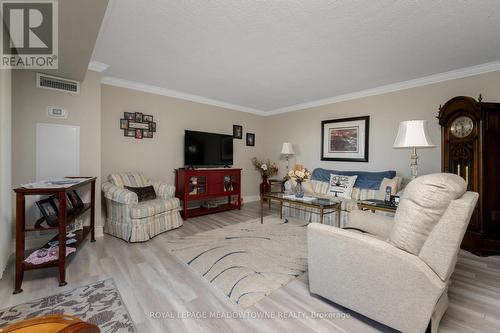 606 - 6500 Montevideo Road, Mississauga, ON - Indoor Photo Showing Living Room