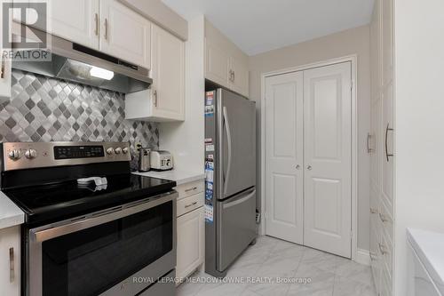 606 - 6500 Montevideo Road, Mississauga, ON - Indoor Photo Showing Kitchen With Upgraded Kitchen