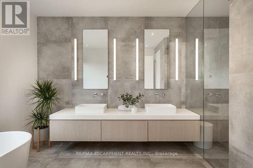 5008 Spruce Avenue, Burlington, ON - Indoor Photo Showing Bathroom