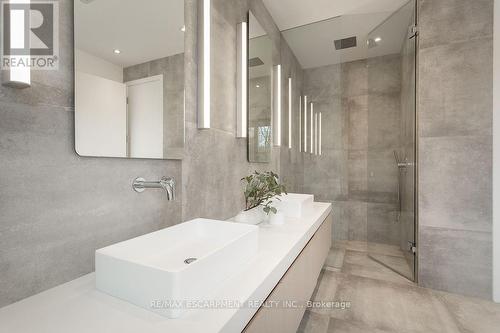 5008 Spruce Avenue, Burlington, ON - Indoor Photo Showing Bathroom