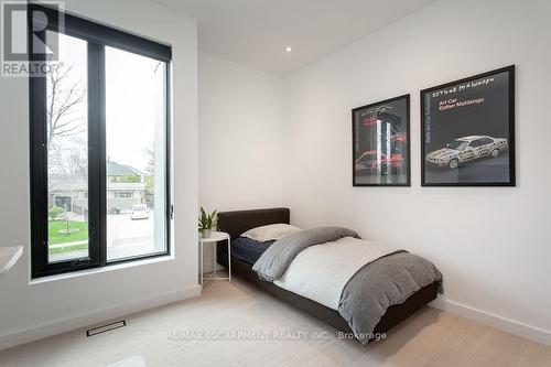 5008 Spruce Avenue, Burlington, ON - Indoor Photo Showing Bedroom