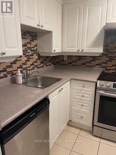 204 - 1530 Weston Road, Toronto, ON - Indoor Photo Showing Kitchen