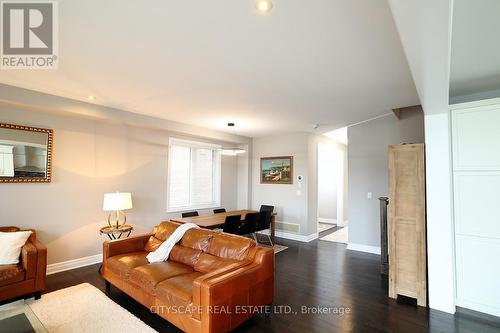 28 Celano Drive, Hamilton, ON - Indoor Photo Showing Living Room