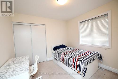 28 Celano Drive, Hamilton, ON - Indoor Photo Showing Bedroom