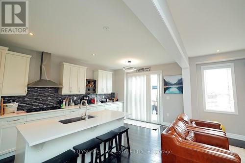 28 Celano Drive, Hamilton, ON - Indoor Photo Showing Kitchen