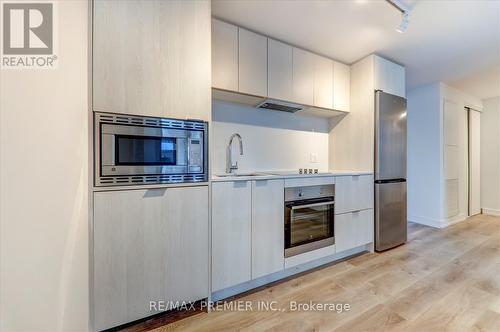 624 - 1 Jarvis Street, Hamilton, ON - Indoor Photo Showing Kitchen