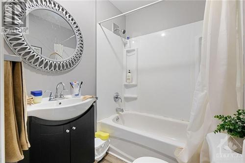 295-297 St Patrick Street, Ottawa, ON - Indoor Photo Showing Bathroom