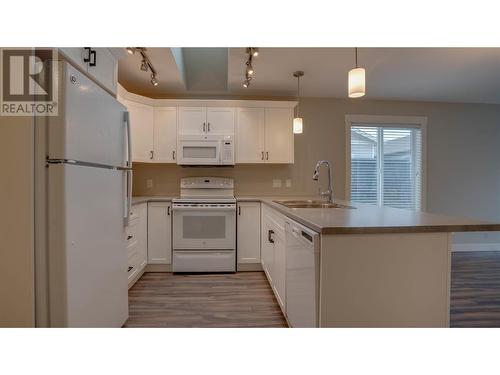 2100 55 Avenue Unit# 59, Vernon, BC - Indoor Photo Showing Kitchen