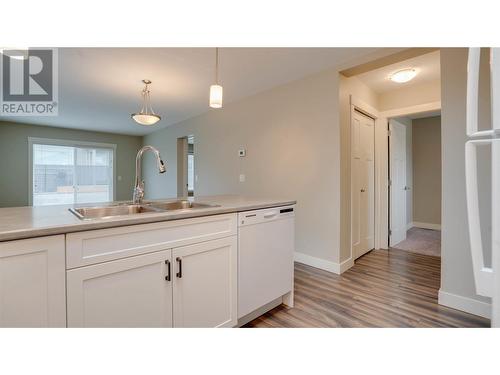 2100 55 Avenue Unit# 59, Vernon, BC - Indoor Photo Showing Kitchen With Double Sink