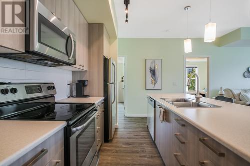 935 Academy Way Unit# 226, Kelowna, BC - Indoor Photo Showing Kitchen With Double Sink