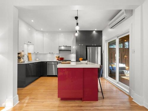 Kitchen - 4435 Av. Wilson, Montréal (Côte-Des-Neiges/Notre-Dame-De-Grâce), QC - Indoor Photo Showing Kitchen With Upgraded Kitchen