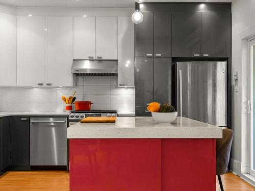 Kitchen - 4435 Av. Wilson, Montréal (Côte-Des-Neiges/Notre-Dame-De-Grâce), QC - Indoor Photo Showing Kitchen With Upgraded Kitchen