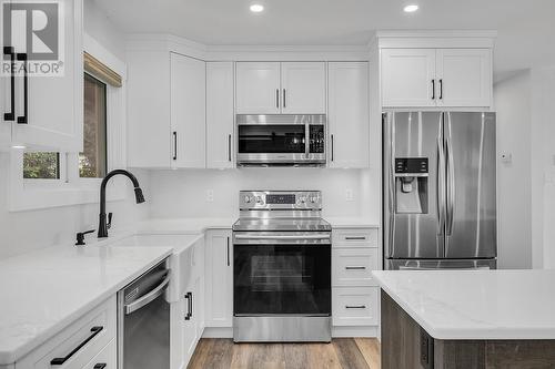 3154 Smith Creek Road, West Kelowna, BC - Indoor Photo Showing Kitchen With Stainless Steel Kitchen With Upgraded Kitchen