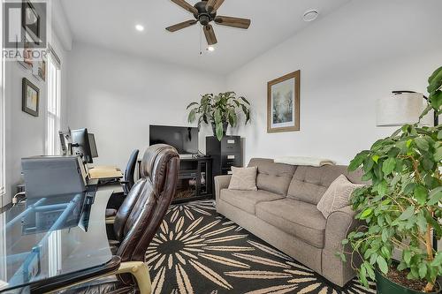 3154 Smith Creek Road, West Kelowna, BC - Indoor Photo Showing Living Room