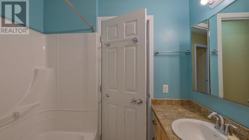 10713 Julia Street, Summerland, BC - Indoor Photo Showing Bathroom