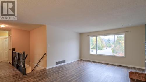 10713 Julia Street, Summerland, BC - Indoor Photo Showing Other Room